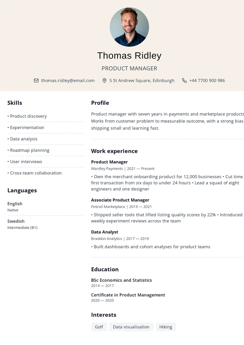 Cv mall på engelska: Livfull med rubrikerna Work Experience, Education och Skills